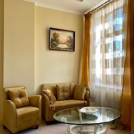 Royal Apartment Lviv Exterior photo