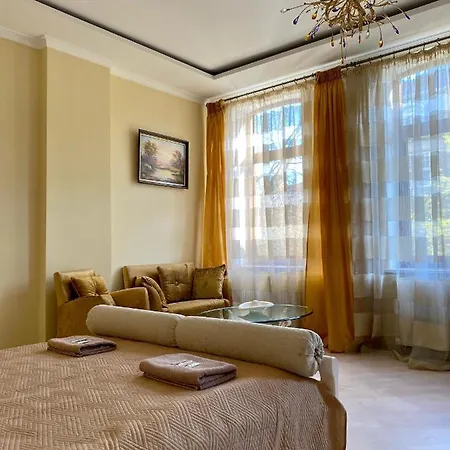 Royal Apartment Lviv Exterior photo